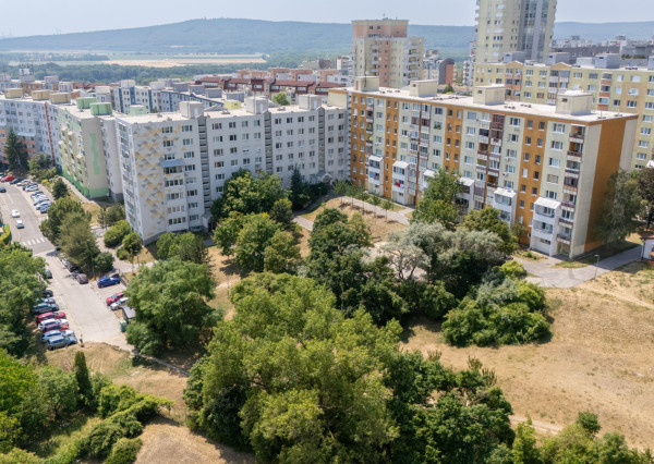 Na predaj 3-izbový byt s dvoma loggiami, BA - Karlova Ves