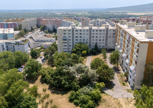 Na predaj 3-izbový byt s dvoma loggiami, BA - Karlova Ves