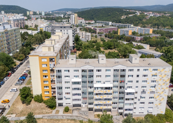 Na predaj 3-izbový byt s dvoma loggiami, BA - Karlova Ves
