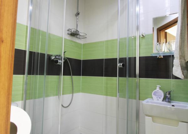 Na prenájom kancelária s vlastnou kúpeľňou v centre Šamorína