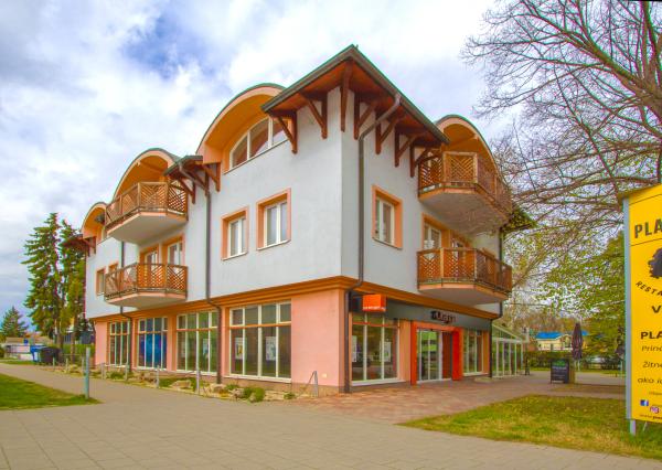Na prenájom kancelária s vlastnou kúpeľňou v centre Šamorína