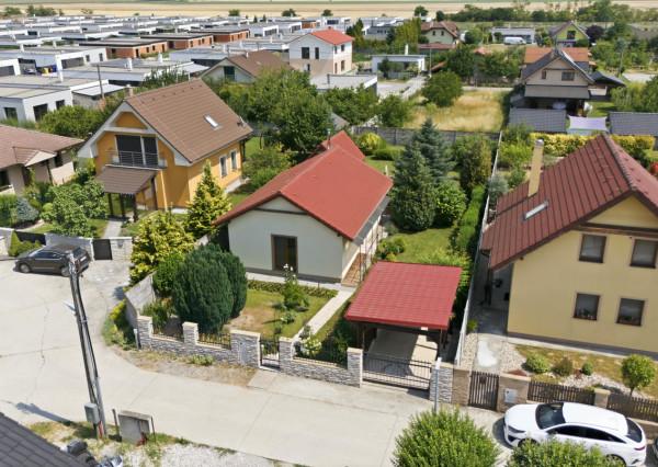 Na predaj výnimočný 2-izbový rodinný dom v Hviezdoslavove