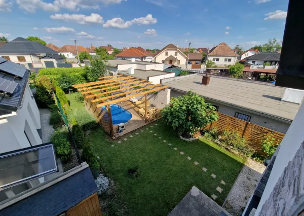 Na predaj 4-izbový byt so záhradou a bazénom vo Veľkých Úľanoch