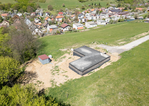 Na predaj rozostavaný rodinný dom v obci Hrabičov