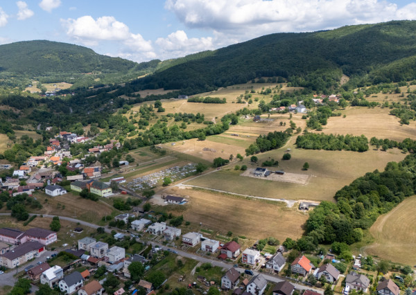 Na predaj pozemok v Hrabičove