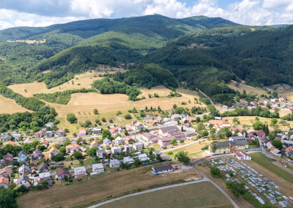 Na predaj pozemok v Hrabičove