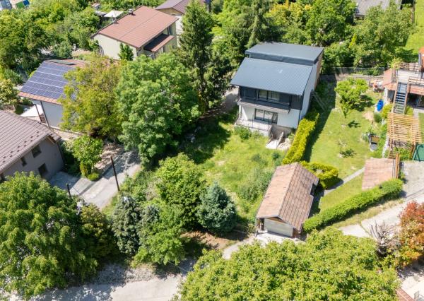 ZNÍŽENÁ CENA:Na predaj 5-izbový dom v stave HOLODOM pod lesom so záhradou v Limbachu
