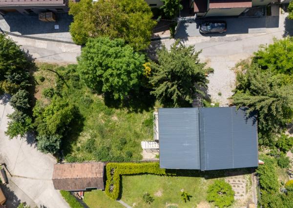 ZNÍŽENÁ CENA:Na predaj 5-izbový dom v stave HOLODOM pod lesom so záhradou v Limbachu