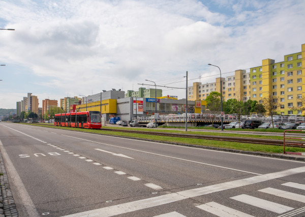 Na predaj 3-izbový byt v mestskej časti BA - Dúbravka