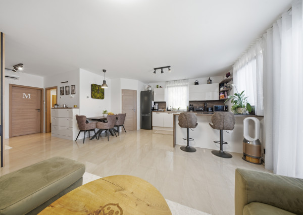 Na predaj 4- izbový rodinný dom vo Veľkých Levároch