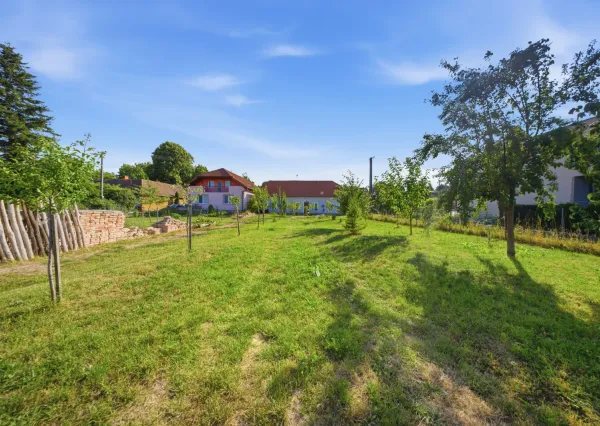 Na predaj útulný zrekonštruovaný 4-izbový vidiecky dom v Dolnom Lopašove