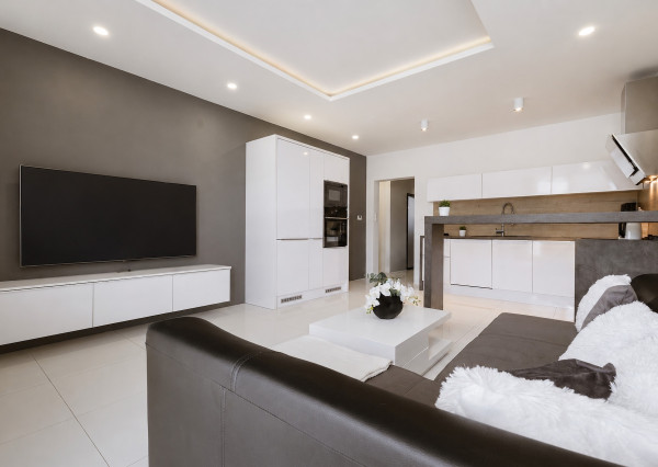 Na predaj priestranný, štýlový 3-izbový byt s balkónom v Europalace – Žilina