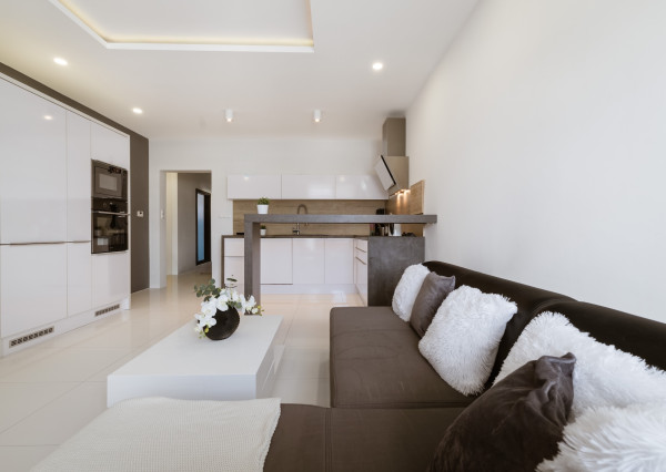 Na predaj priestranný, štýlový 3-izbový byt s balkónom v Europalace – Žilina