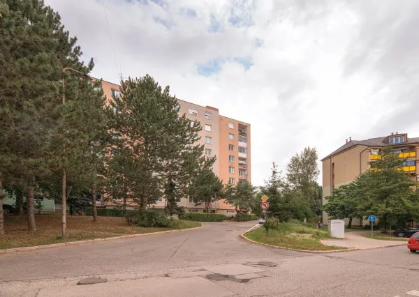 Na predaj 3-izbový byt s balkónom v Trenčíne na ulici Halalovka
