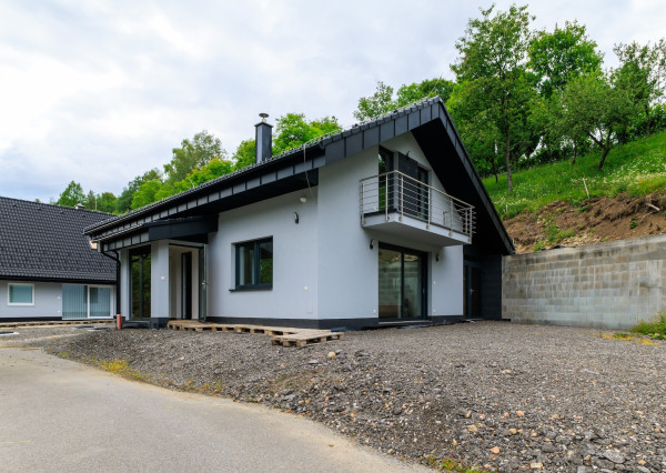 Na predaj technologicky nadštandardný 5-izbový rodinný dom v Počarovej