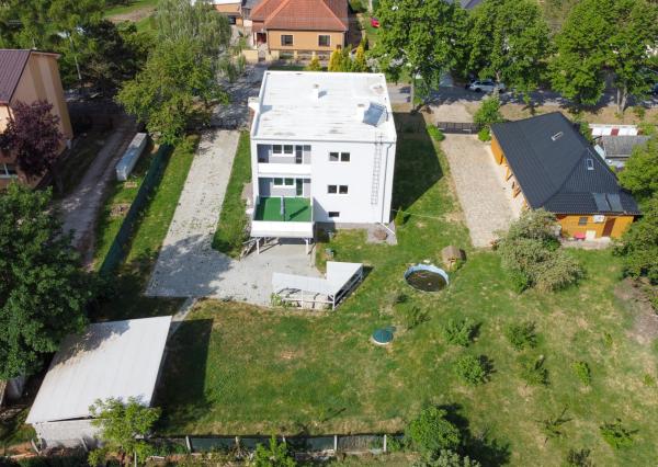 Na predaj rodinný dom s 10 ubytovacími jednotkami v obci Bardoňovo