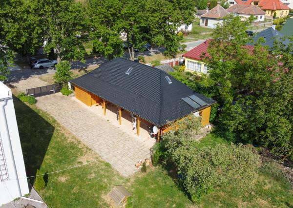 Na predaj rodinný dom s 10 ubytovacími jednotkami v obci Bardoňovo