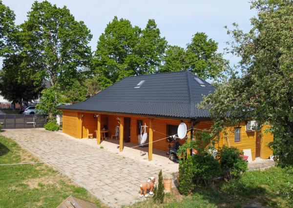 Na predaj rodinný dom s 10 ubytovacími jednotkami v obci Bardoňovo
