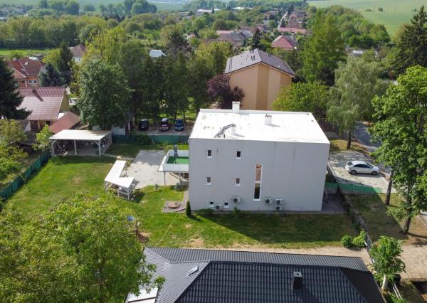 Na predaj rodinný dom s 10 ubytovacími jednotkami v obci Bardoňovo
