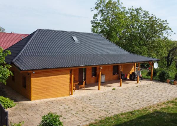Na predaj rodinný dom s 10 ubytovacími jednotkami v obci Bardoňovo