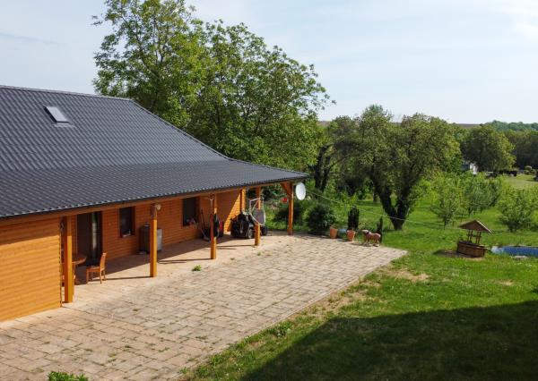 Na predaj rodinný dom s 10 ubytovacími jednotkami v obci Bardoňovo