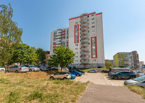 Na predaj 3-izbový byt v Bratislave – Karlova Ves (Dlhé diely)