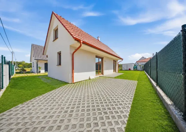 Na predaj 4-izbový rodinný dom v Moste pri Bratislave – časť Zelená Voda