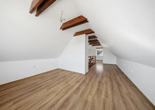 Na predaj 4-izbový rodinný dom v Moste pri Bratislave – časť Zelená Voda