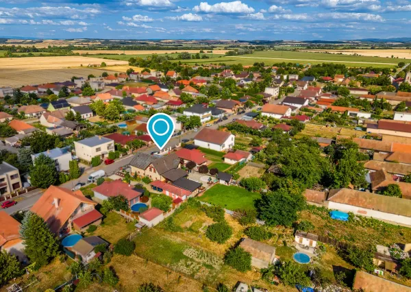 Na predaj veľkometrážny 4-izbový rodinný dom v obci Jur nad Hronom