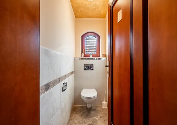Na predaj veľkometrážny 4-izbový rodinný dom v obci Jur nad Hronom