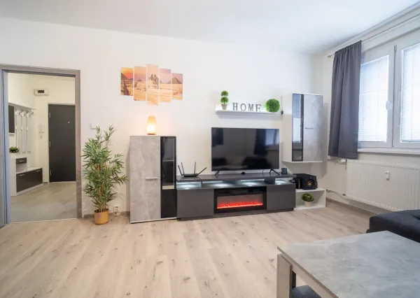 Na prenájom kompletne zrekonštruovaný 2-izbový byt vo Vrábľoch