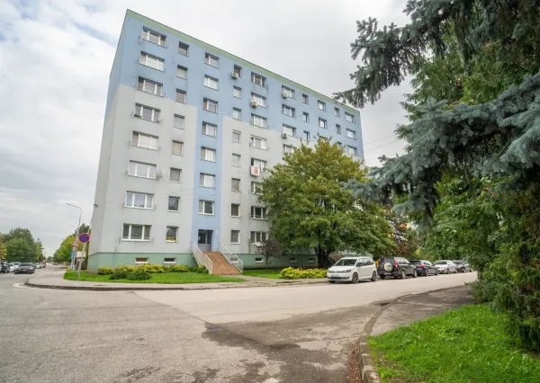 Na prenájom kompletne zrekonštruovaný 2-izbový byt vo Vrábľoch