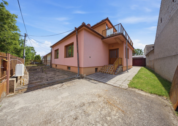 Na predaj priestranný 3-izbový rodinný dom v Suchej nad Parnou