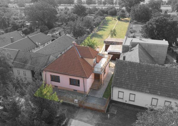 Na predaj priestranný 3-izbový rodinný dom v Suchej nad Parnou