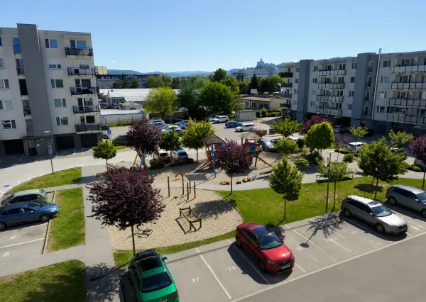 Na prenájom podzemná garáž v obytnom dome na ul. Zlatovská v Trenčíne