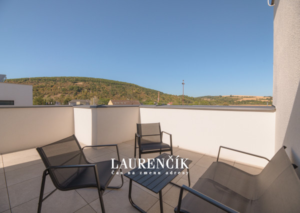 NA PRENÁJOM | LUXUSNÝ 3 - IZBOVÝ BYT S VÝHĽADOM NA HRAD | TRENČÍN - ZLATOVCE