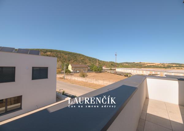NA PRENÁJOM | LUXUSNÝ 3 - IZBOVÝ BYT  S VÝHĽADOM NA HRAD | TRENČÍN - ZLATOVCE