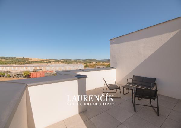 NA PRENÁJOM | LUXUSNÝ 3 - IZBOVÝ BYT  S VÝHĽADOM NA HRAD | TRENČÍN - ZLATOVCE