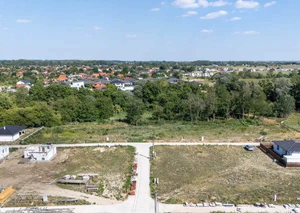 Na predaj stavebné pozemky pre rodinné domy v Moste pri Bratislave – časť Zelená Voda