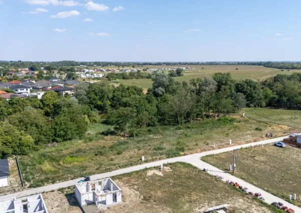 Na predaj stavebné pozemky pre rodinné domy v Moste pri Bratislave – časť Zelená Voda
