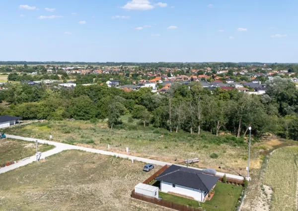 Na predaj stavebné pozemky pre rodinné domy v Moste pri Bratislave – časť Zelená Voda