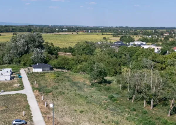 Na predaj stavebné pozemky pre rodinné domy v Moste pri Bratislave – časť Zelená Voda