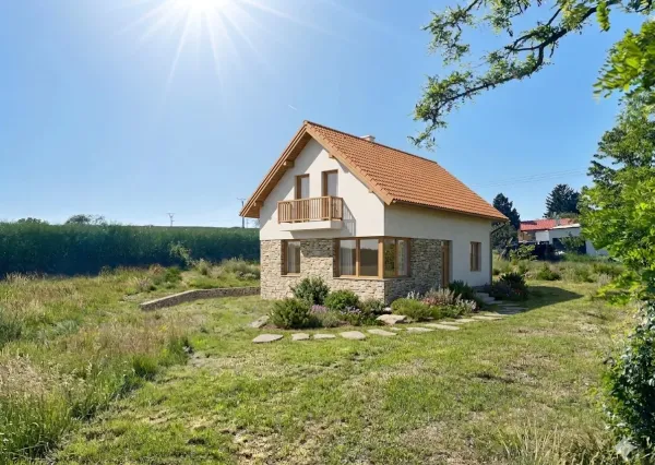 Na predaj stavebný pozemok v obci Urmince