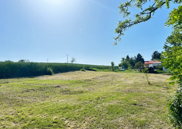 Na predaj stavebný pozemok v obci Urmince