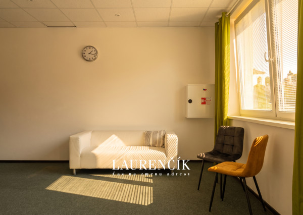 NA PRENÁJOM | OBCHODNÝ PRIESTOR V ŠIRŠOM CENTRE | TRENČÍN - UL.  IVANA OLBRACHTA