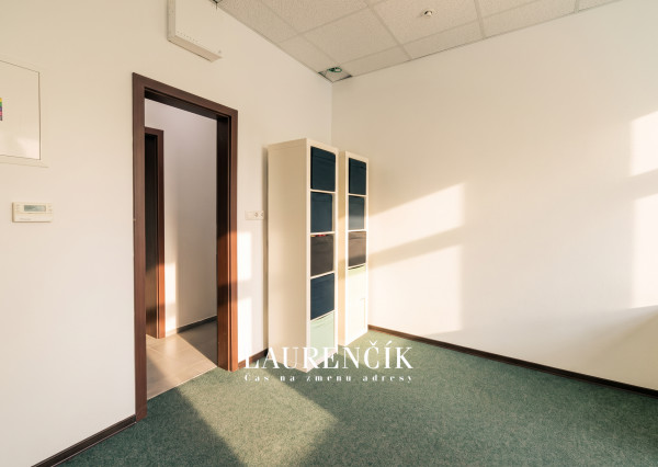 NA PRENÁJOM | OBCHODNÝ PRIESTOR V ŠIRŠOM CENTRE | TRENČÍN - UL.  IVANA OLBRACHTA