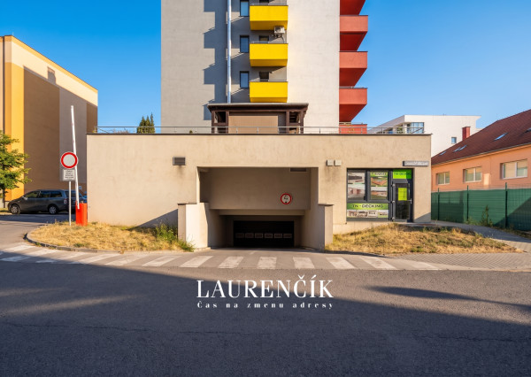 NA PRENÁJOM | OBCHODNÝ PRIESTOR V ŠIRŠOM CENTRE | TRENČÍN - UL.  IVANA OLBRACHTA