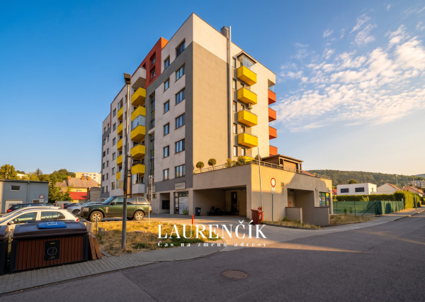 NA PRENÁJOM | OBCHODNÝ PRIESTOR V ŠIRŠOM CENTRE | TRENČÍN - UL. I. OLBRACHTA