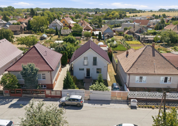 Na predaj 5-izbový rodinný dom v obci Váhovce