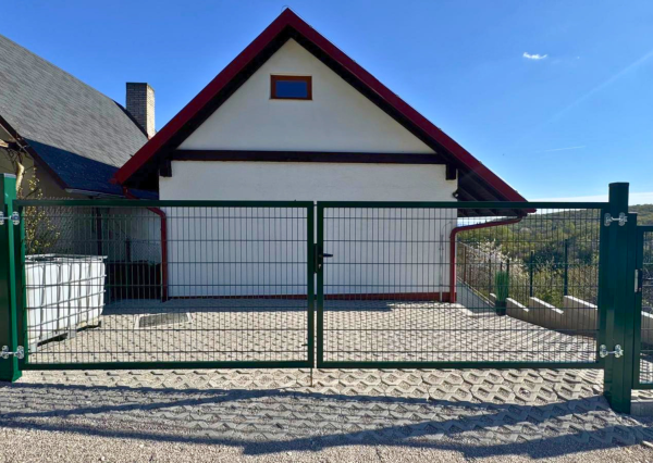 Na predaj rekreačná chata s panoramatickým výhľadom
